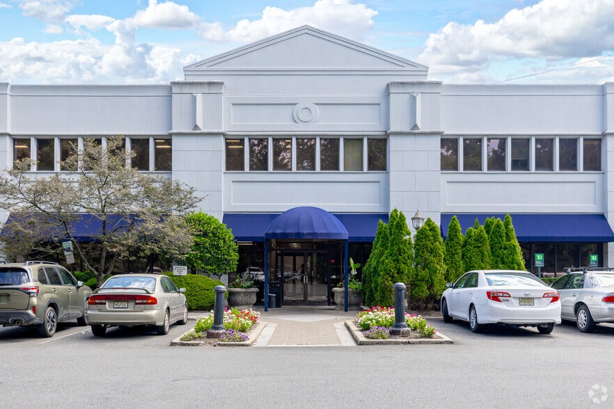 More Photos Of 275-277 Forest Ave, Paramus Medical For Sale