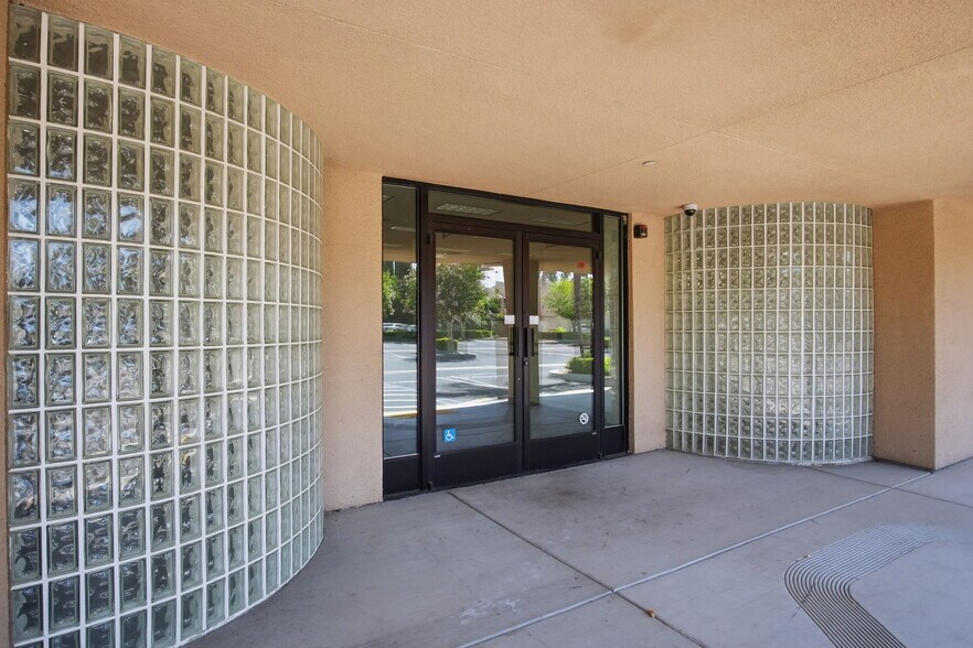 More Photos Of 3700 Geer Rd, Turlock Bank For Lease
