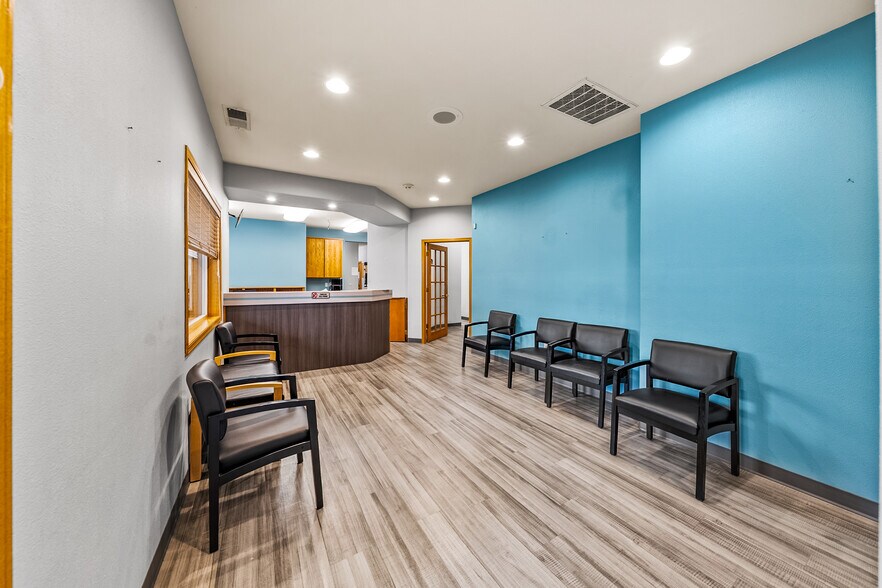 More Photos Of 925 Town Centre Dr, Medford Medical For Lease