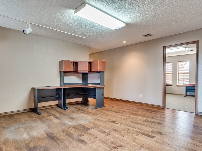 More Photos Of 2222 Westpark Dr, Norman Medical For Sale