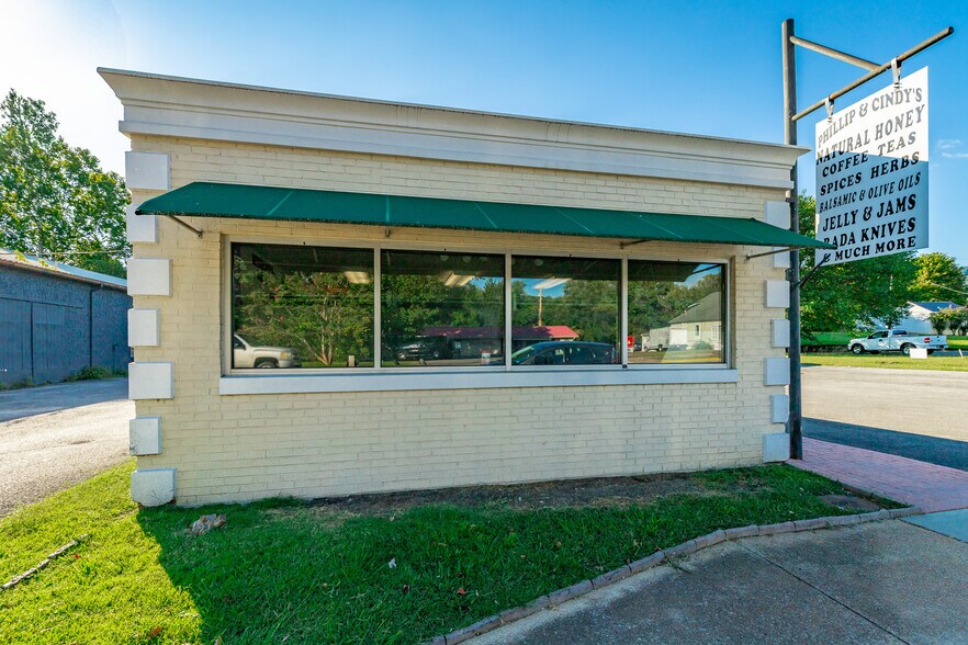 More Photos Of 15781 Rankin Ave, Dunlap Freestanding For Sale