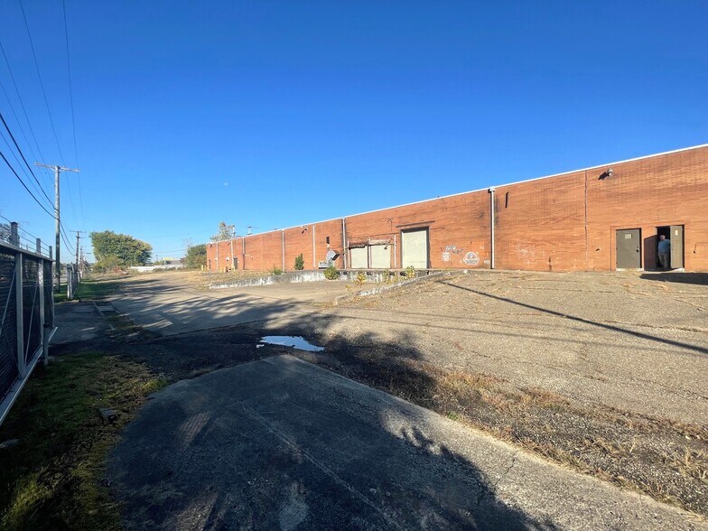 More Photos Of 3000 Atlantic Blvd NE, Canton Bar For Sale