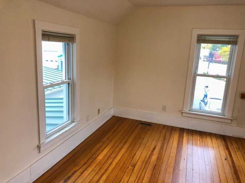 More Photos Of 942 E State St, Geneva Loft Creative Space For Sale