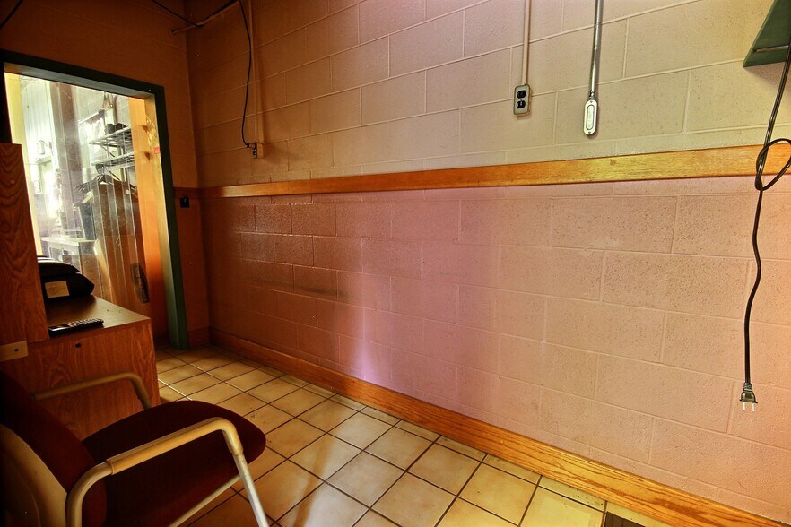 More Photos Of 1431 Production Rd, Fort Wayne Manufacturing For Sale