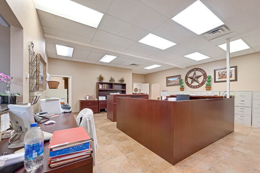 More Photos Of 3512 Avenue I, Rosenberg Office For Lease