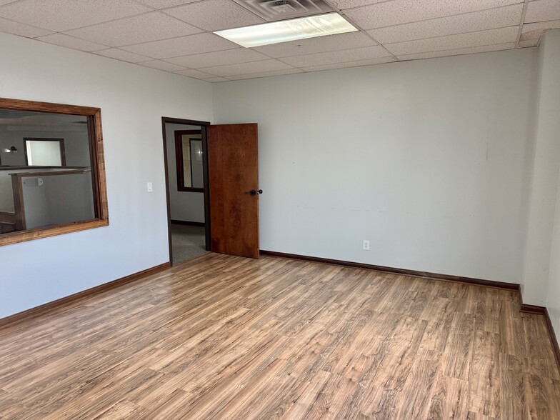 More Photos Of 641 Lincoln Way W, Massillon Showroom For Lease