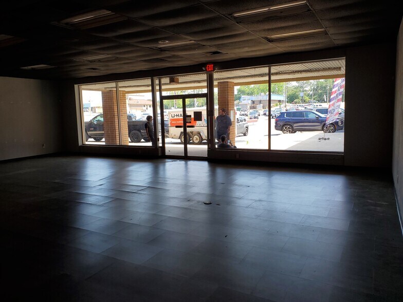 More Photos Of 1600 W Jefferson St, Quincy Unknown For Lease