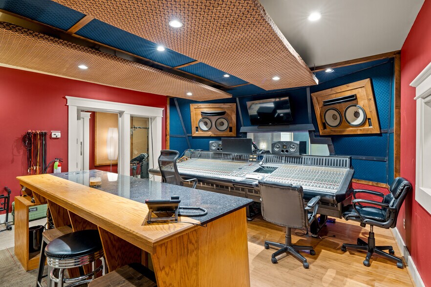 More Photos Of 2908 Epperly Dr, Del City Loft Creative Space For Sale