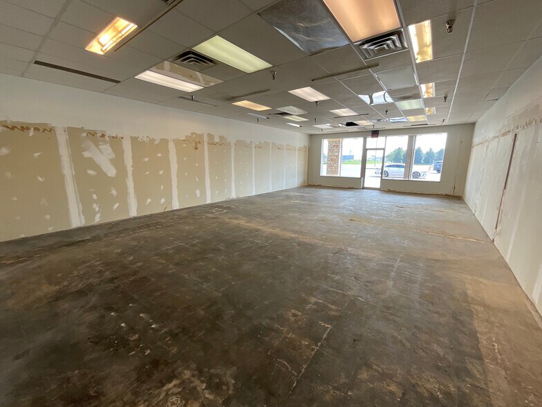 More Photos Of Brookwood Dr @ US 30, New Haven Unknown For Lease