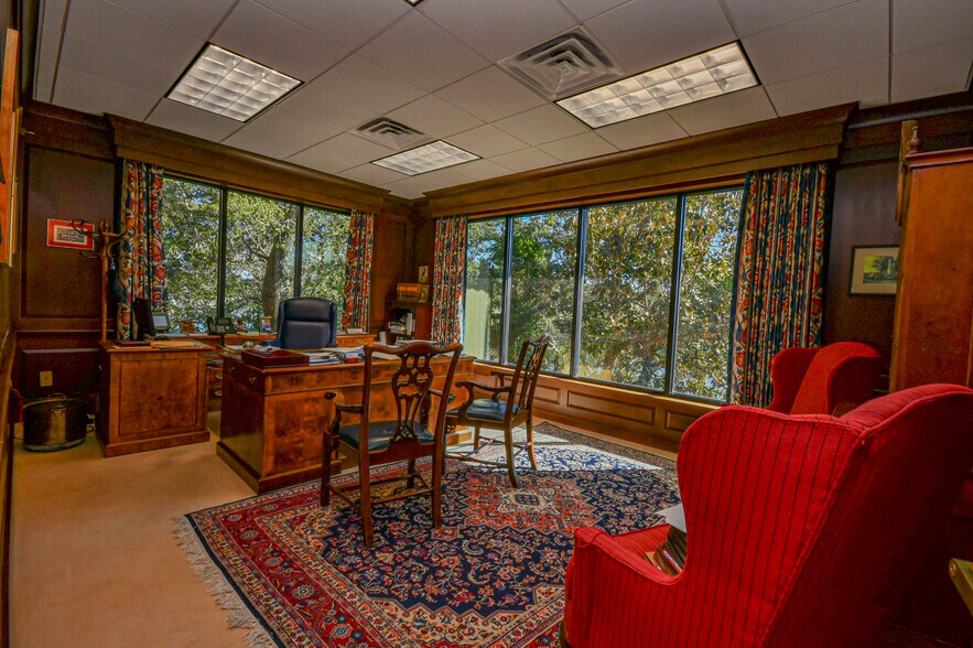 More Photos Of 220 Mckenzie Ave, Panama City Office For Sale