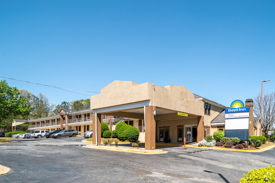 Primary Photo Of 4505 Best Rd, Atlanta Hotel For Sale