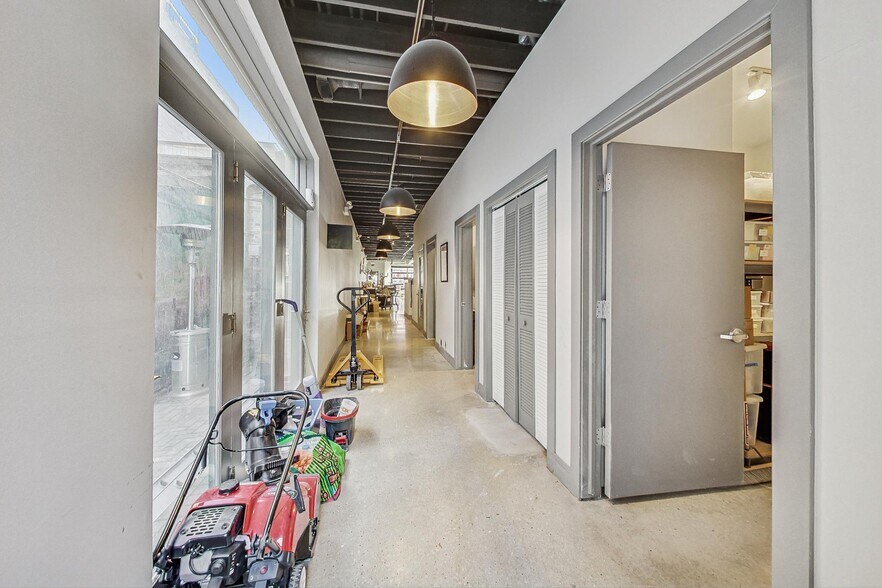 More Photos Of 3316-3318 N Halsted St, Chicago Apartments For Lease