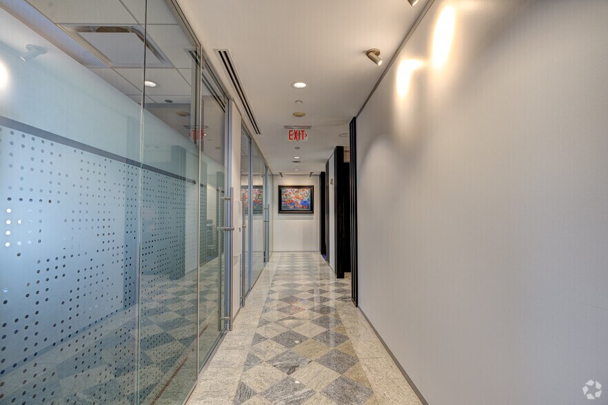 More Photos Of 700 Louisiana St, Houston Coworking Space