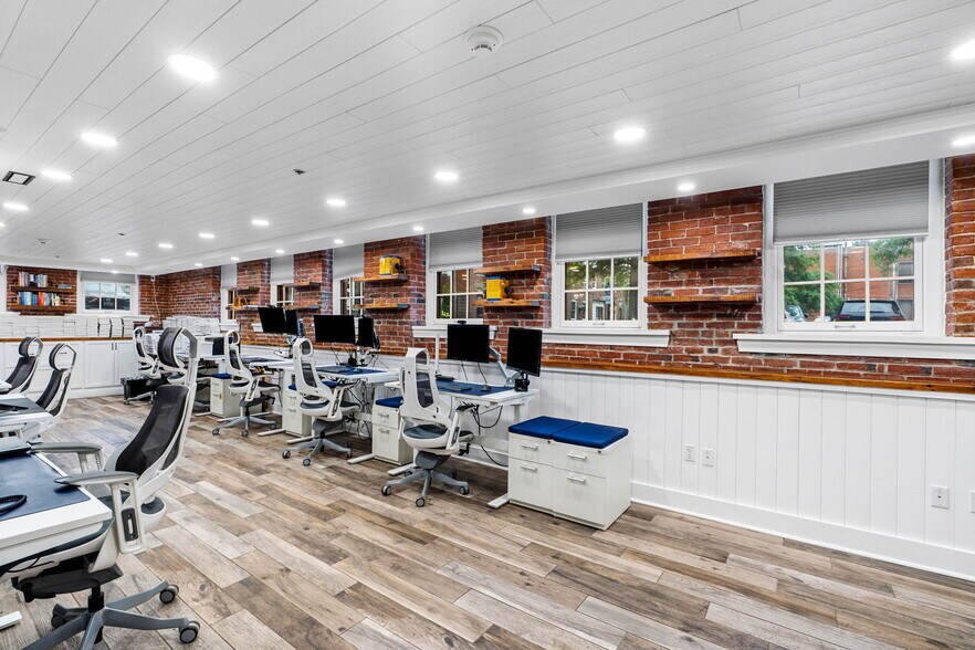 More Photos Of 19-23 Pleasant St, Newburyport Office For Sale