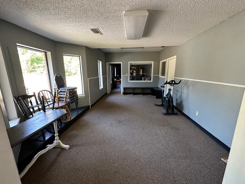 More Photos Of 835 Redwater Rd, Texarkana Light Distribution For Lease