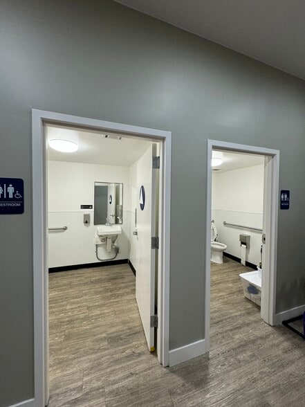 More Photos Of 138-142 S K St, Tulare Storefront Retail Office For Lease