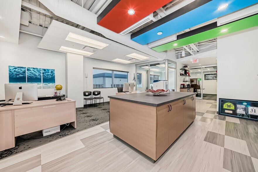 More Photos Of 9040-9058 22nd Ave SW, Edmonton Showroom For Sale