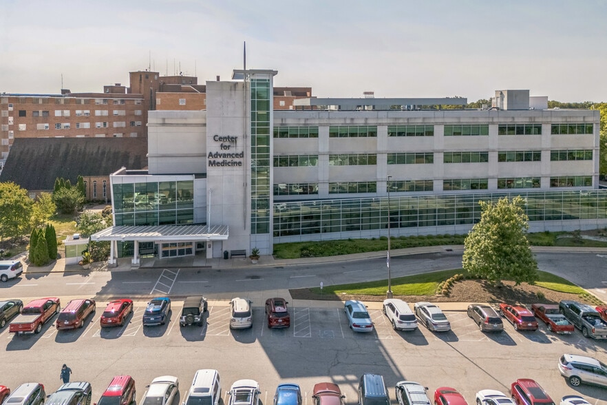 Primary Photo Of 901 St Mary's Dr, Evansville Medical For Lease