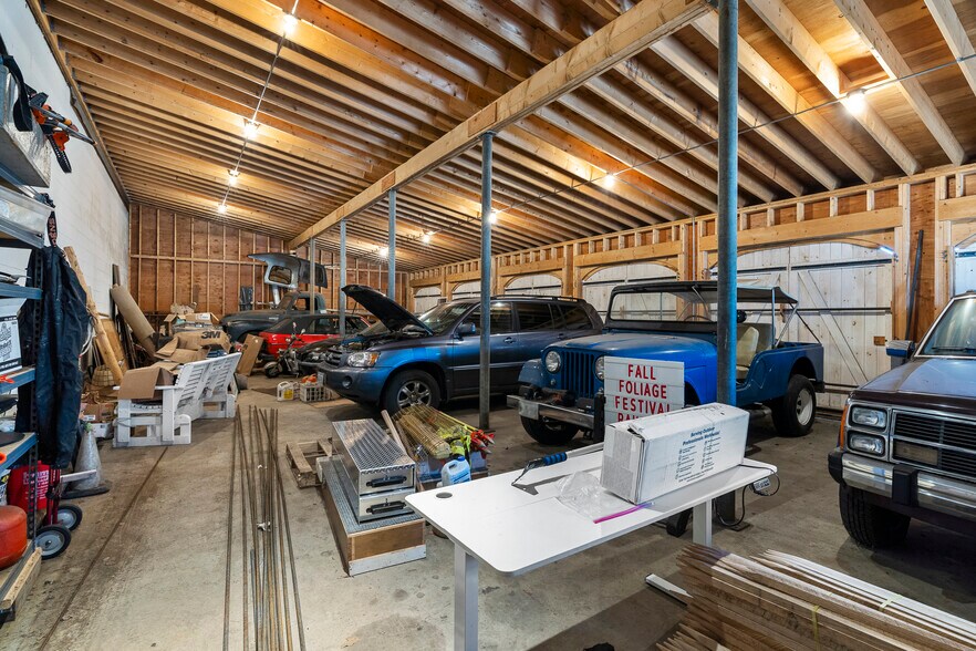 More Photos Of 1037 Wiscasset rd, Boothbay Flex For Sale