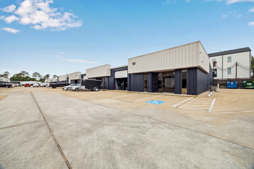 More Photos Of 1330 Sherwood Forest St, Houston Unknown For Lease
