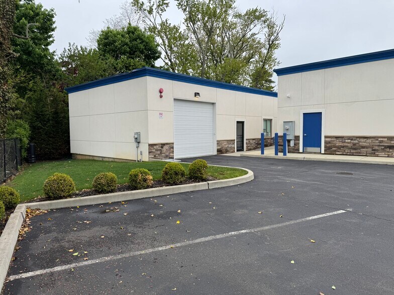 Primary Photo Of 775-779 Long Island Ave, Deer Park Office For Lease