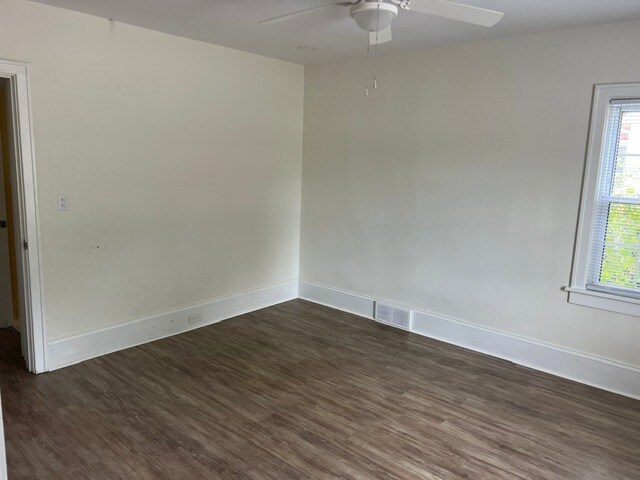More Photos Of 636 Statesville Blvd, Salisbury Office For Sale