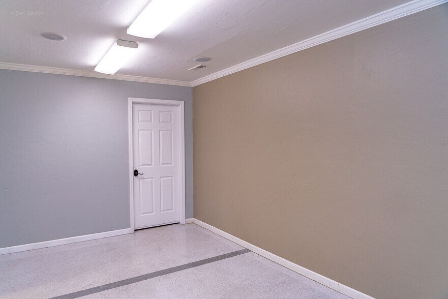 More Photos Of 815-817 N Central Ave, Medford Storefront For Lease