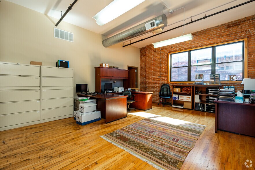 More Photos Of 400 Admiral Blvd, Kansas City Office For Lease