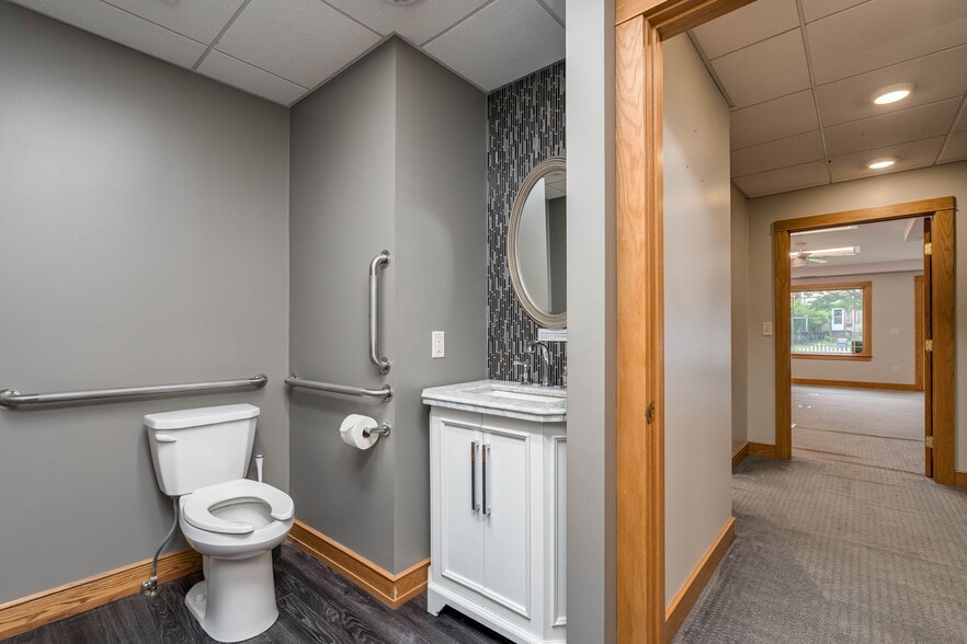 More Photos Of 110 S Broad St, Mankato Office For Lease