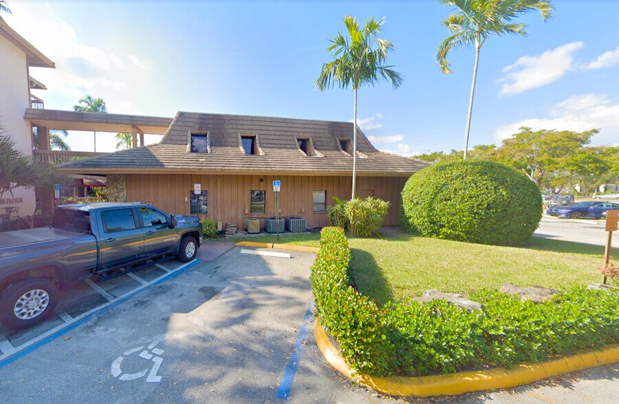 More Photos Of 7800 W Oakland Park Blvd, Sunrise Medical For Lease