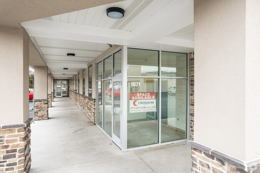 More Photos Of 1071 Edgar St, York Storefront Retail Office For Sale