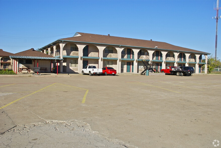 More Photos Of 1216 Interstate Highway 30, Greenville Hotel For Sale