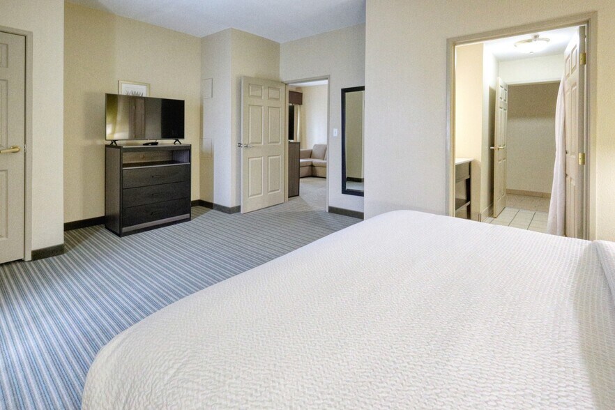 More Photos Of 10446 Interstate 37, Corpus Christi Hotel For Sale