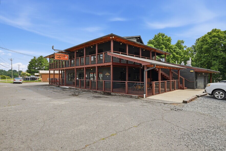 More Photos Of 2000 N Bridge St, Elkin Restaurant For Sale