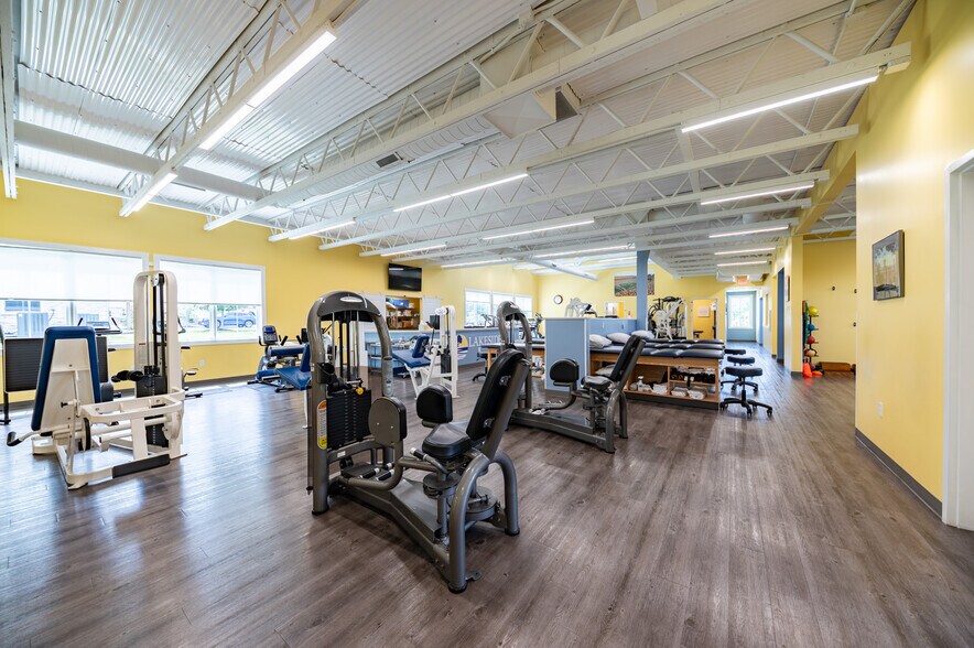 More Photos Of 74 Erin Dr, Morgantown Office For Sale