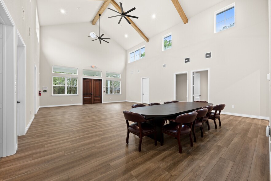 More Photos Of 19151 Oak Canyon Dr, Conroe Coworking Space