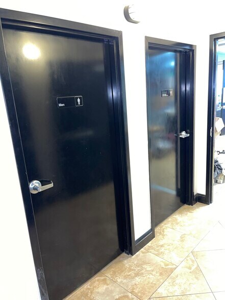 More Photos Of 1155 NE Cleveland St, Clearwater Office Residential For Lease