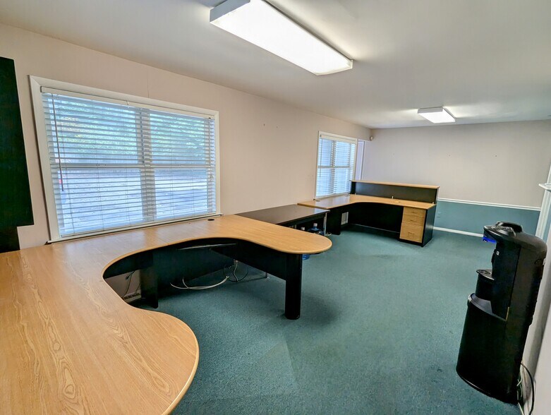 More Photos Of 1923 York Rd, Lutherville Timonium Office For Lease