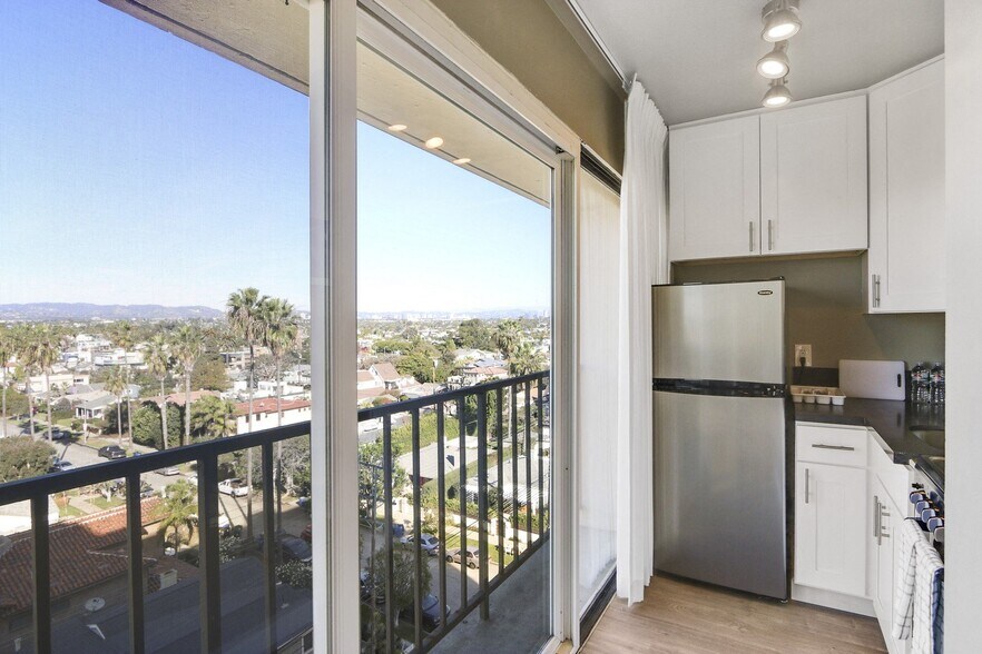 More Photos Of 415-425 Washington Blvd, Marina del Rey Apartments For Lease
