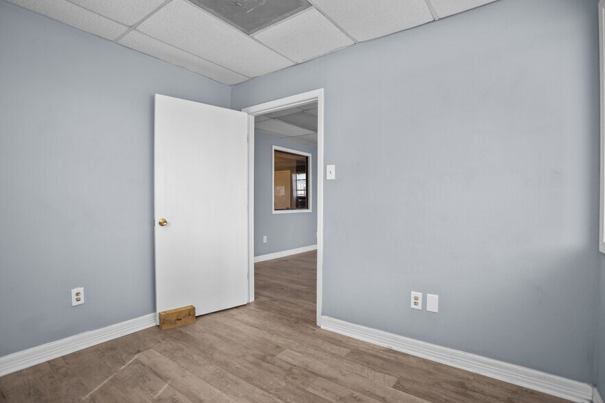 More Photos Of 1504 E Loop 304, Crockett Office For Sale