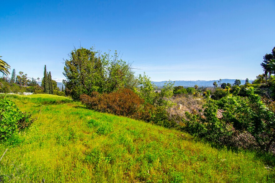More Photos Of 4551 Lindley Ave, Tarzana Land For Sale