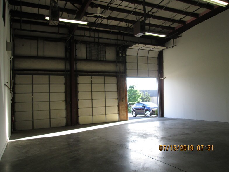 More Photos Of 211 Gates Rd, Little Ferry Flex For Lease