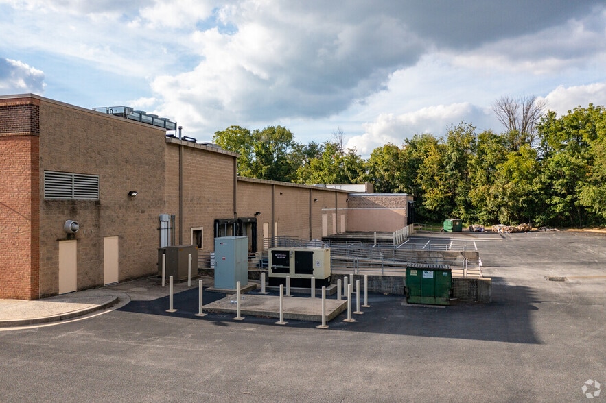 More Photos Of 2319 N Rolling Rd, Windsor Mill Unknown For Lease