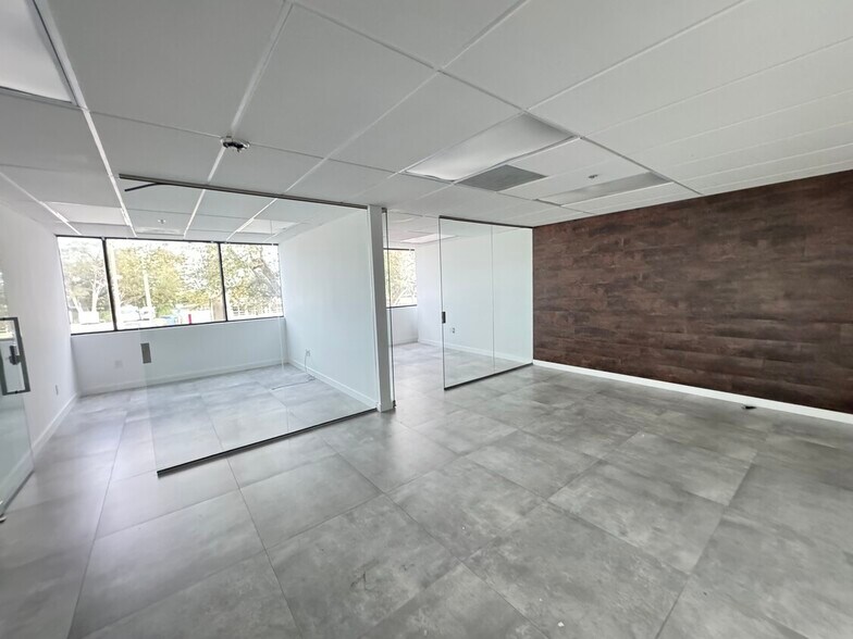More Photos Of 2870 Stirling Rd, Hollywood Light Distribution For Lease