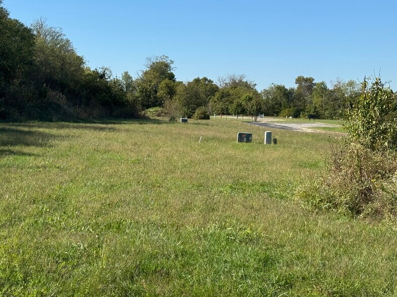 More Photos Of Sugartree Ln, Versailles Land For Sale