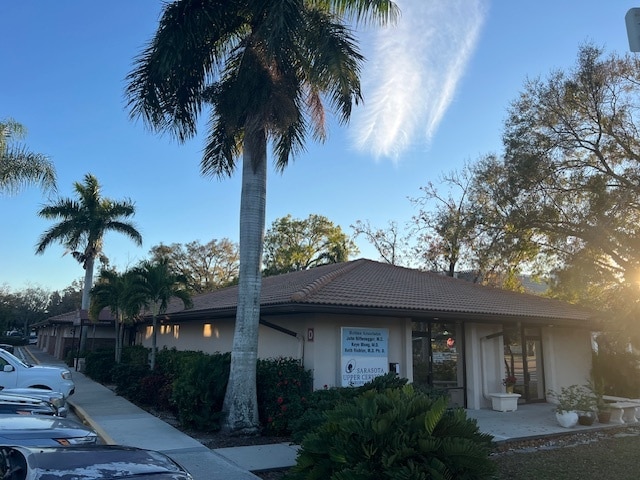 More Photos Of 3920 Bee Ridge Rd, Sarasota Medical For Lease
