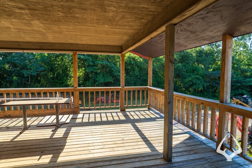 More Photos Of 205 N Wheeler Rd, Colmesneil Office For Sale