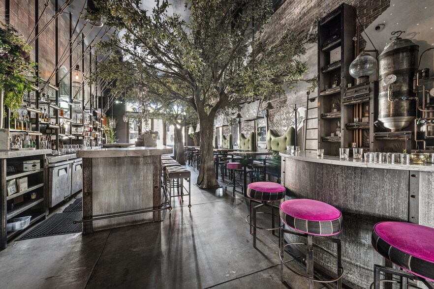 More Photos Of 8928-8930 Santa Monica Blvd, West Hollywood Restaurant For Lease
