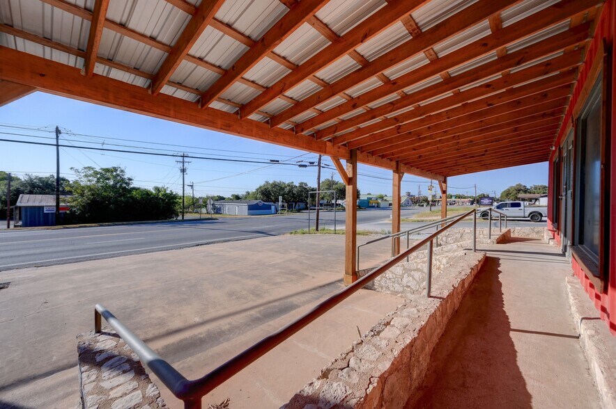 More Photos Of 1301 & 1307 Main St, Blanco Light Distribution For Sale