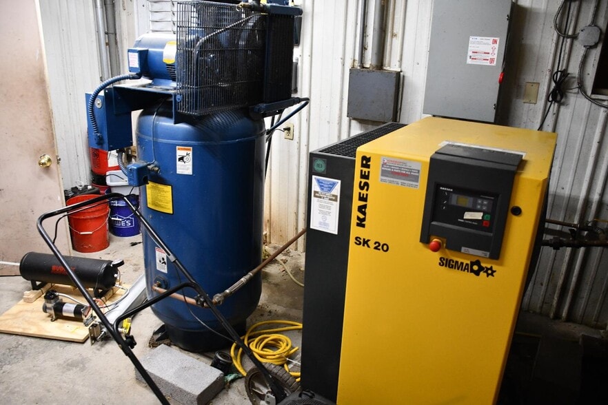 More Photos Of 107 Corona Ave, Groton Warehouse For Sale